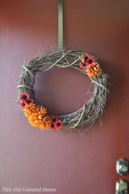 Make your own wreath with flowers and berries 