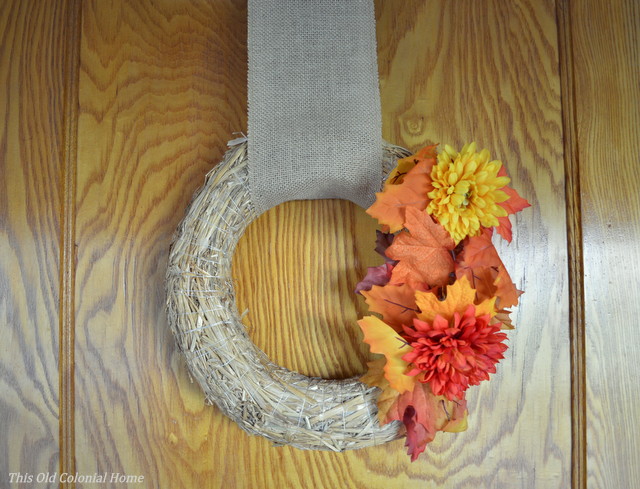 Easy DIY straw wreath 