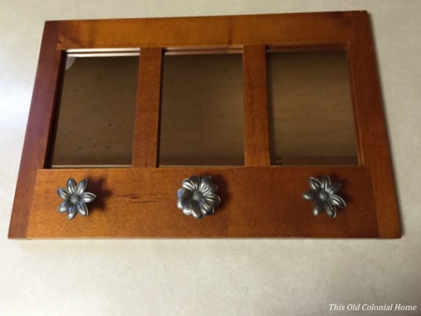 Three pane mirror with hooks 