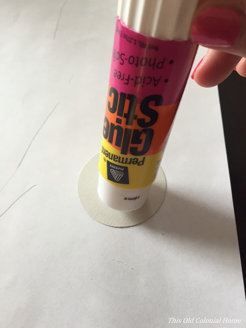 Glue circles to paper 