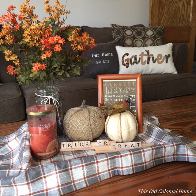 fall-vignette-coffee-table